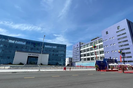 Nhà máy dệt nhuộm Top Textiles do Công ty TNHH Top Textiles thuộc tập đoàn Toray (Nhật Bản) đầu tư tại Khu công nghiệp dệt may Rạng Đông mới đi vào hoạt động.