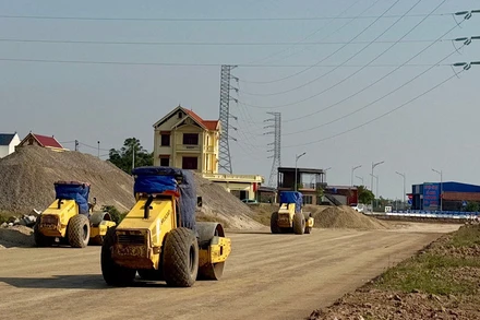 Tuyến đường bộ mới Nam Định-Lạc Quần-đường bộ ven biển đang được đẩy nhanh tiến độ.