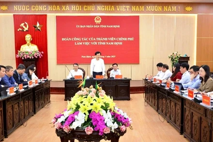 Quang cảnh buổi làm việc.