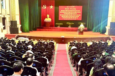 Quang cảnh Hội nghị tại điểm cầu chính tổ chức tại Nhà văn hóa trung tâm 3/2, thành phố Nam Định (Nam Định).