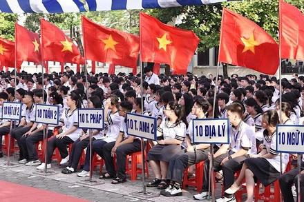 Học sinh Trường trung học phổ thông chuyên Lê Hồng Phong (Nam Định) trong ngày khai giảng. (Ảnh: XUÂN TRƯỜNG)