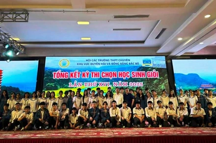 Đoàn học sinh giỏi Trường THPT chuyên Lê Hồng Phong tham gia kỳ thi chọn học sinh giỏi các trường Trung học phổ thông chuyên khu vực Duyên hải và Đồng bằng Bắc Bộ lần thứ XVI, năm 2025. (Ảnh: Trường THPT chuyên Lê Hồng Phong)