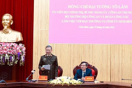 Đại tướng Tô Lâm, Ủy viên Bộ Chính trị, Bộ trưởng Công an phát biểu tại buổi làm việc với Ban Thường vụ Tỉnh ủy Ninh Bình. (Ảnh: XUÂN TRƯỜNG)