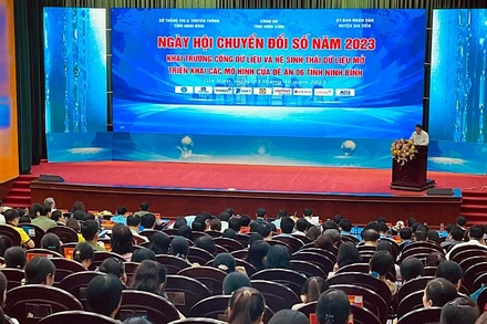 Quang cảnh khai mạc Ngày hội Chuyển đổi số năm 2023 của tỉnh Ninh Bình. (Ảnh: XUÂN TRƯỜNG)