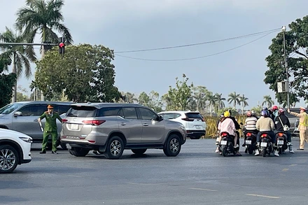 Công an tỉnh Nam Định điều tiết giao thông dịp Lễ hội Khai ấn Đền Trần năm 2025.