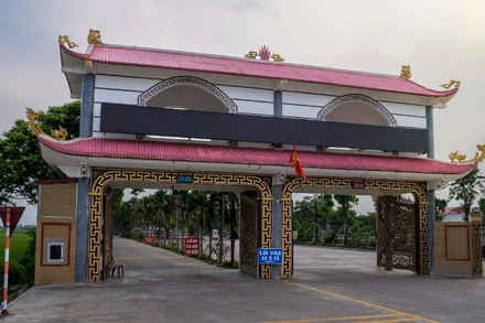 Công ty Cổ phần Thanh Bình An Lạc Viên nằm tại Công viên nghĩa trang Thanh Bình, xã Mỹ Thuận, thành phố Nam Định (Nam Định).