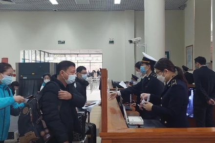 Cửa khẩu quốc tế Móng Cái, Quảng Ninh mở cửa thông quan xuất nhập cảnh trong sáng ngày 8/1/2023.