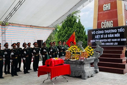 Lễ truy điệu và an táng hài cốt liệt sĩ Lò Văn Nối.