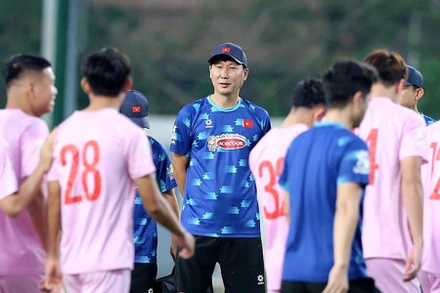 Thầy trò HLV Kim Sang-sik sẵn sàng cho ASEAN Cup 2024. (Ảnh: Hoàng Tùng)