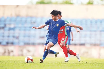 CLB Quảng Nam đối diện nhiều thách thức khi thăng hạng.