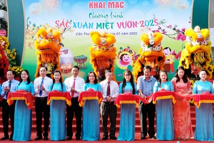 Nghi thức khai mạc chương trình.