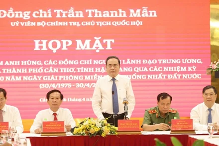 Chủ tịch Quốc hội Trần Thanh Mẫn phát biểu tại buổi họp mặt.