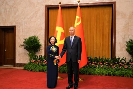 Đồng chí Trương Thị Mai và đồng chí Thái Kỳ tại cuộc hội đàm. (Ảnh: HỮU HƯNG)