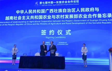 Lễ ký Bản ghi nhớ về hợp tác nông nghiệp giữa Việt Nam và Quảng Tây (Trung Quốc). (Ảnh: HỮU HƯNG)