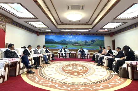 Quang cảnh buổi làm việc. (Ảnh: HỮU HƯNG)