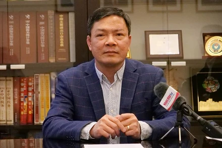 Ông Nông Đức Lai, Tham tán Thương mại Việt Nam tại Trung Quốc.