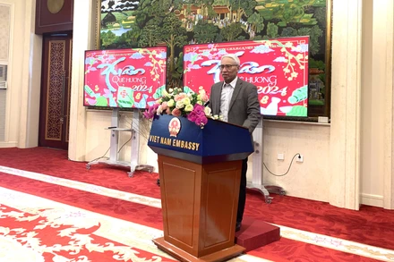 Đại sứ Phạm Sao Mai phát biểu tại chương trình.