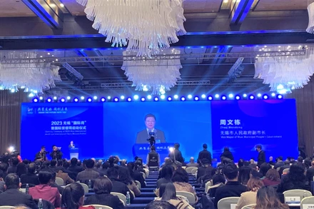 Lãnh đạo thành phố Vô Tích phát biểu tại sự kiện. (Ảnh: HỮU HƯNG)