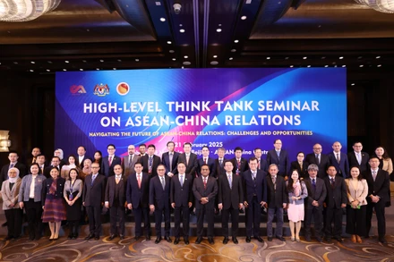 Các học giả đến từ các nước ASEAN và Trung Quốc tham dự hội thảo. (Ảnh do Trung tâm ASEAN-Trung Quốc cung cấp)