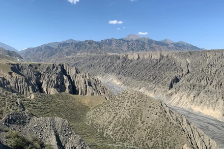 Hẻm núi Độc Sơn Tử với vẻ đẹp hùng vĩ. (Ảnh: HỮU HƯNG)