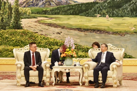 Đồng chí Lý Thư Lỗi (bên phải) và đồng chí Lê Quốc Minh tại buổi tiếp.