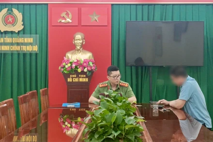 Cơ quan Công an làm việc với trường hợp vi phạm.