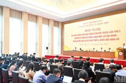 Quang cảnh Hội nghị đại biểu Quốc hội hoạt động chuyên trách lần thứ 7.