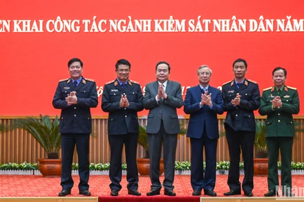 Chủ tịch Quốc hội Trần Thanh Mẫn, nguyên Thường trực Ban Bí thư Trần Quốc Vượng với lãnh đạo Viện Kiểm sát nhân dân tối cao.