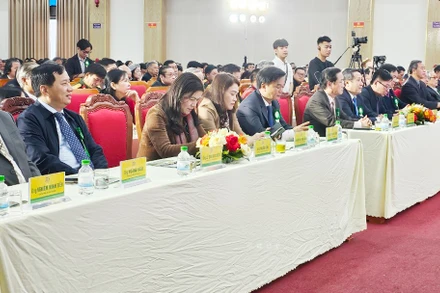 Các đại biểu dự lễ.