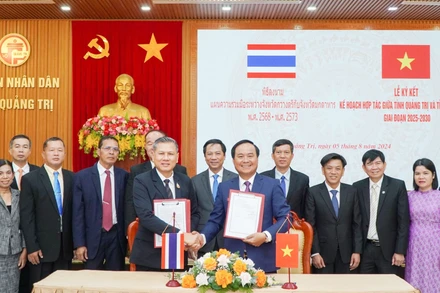 Lãnh đạo hai tỉnh Quảng Trị và Mukdahan ký kết Kế hoạch hợp tác giai đoạn 2025-2030. 