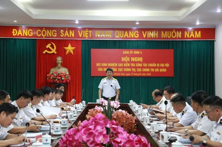 Thượng tá Bùi Xuân Bình, Bí thư Đảng ủy, Chính ủy Vùng chủ trì Hội nghị. (Ảnh: CTV HQ) 