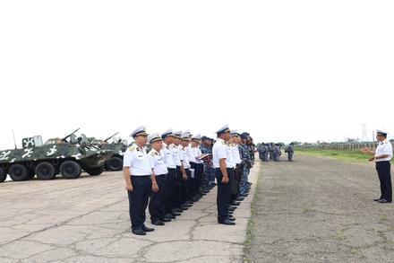 Đại tá Ngô Đình Xuyên, Phó Tư lệnh Vùng, Trưởng đoàn kiểm tra số 2 quán triệt trước kiểm tra. (Ảnh: CTV HQ) 