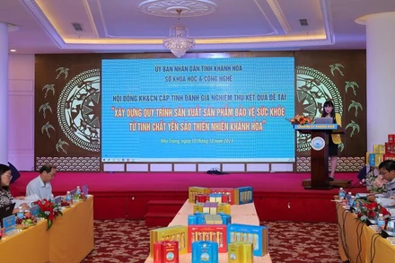 Quang cảnh buổi nghiệm thu, đánh giá đề tài.