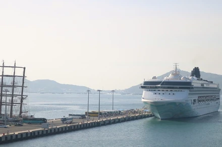 Tàu du lịch biển quốc tế Norwegian Spirit cập Cảng quốc tế Cam Ranh. (Ảnh: CTV)