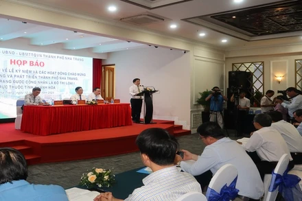 Quang cảnh buổi họp báo. (Ảnh: PHONG NGUYÊN)