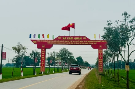 Đường về Cẩm Quan-xã nông thôn mới nâng cao.