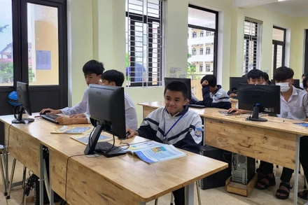 Niềm say mê môn tin học là động lực giúp Nguyễn Thanh Quang nỗ lực vươn lên.