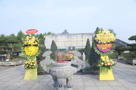 Khu mộ Cố Tổng Bí thư Hà Huy Tập tại xã Cẩm Hưng, Cẩm Xuyên (Hà Tĩnh).