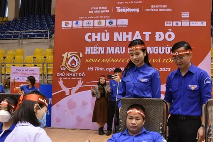 Hơn 700 tình nguyện viên tham gia chương trình "Chủ nhật đỏ" tại Hà Tĩnh.