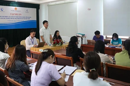 Khai giảng lớp tập huấn (Ảnh: NFVC).