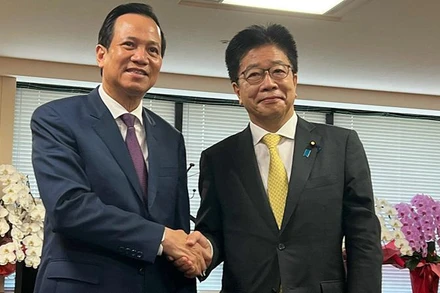 Bộ trưởng Lao động-Thương binh và Xã hội Việt Nam Đào Ngọc Dung và Bộ trưởng Y tế, Lao động và Phúc lợi xã hội Nhật Bản Kato Katsunobu. (Ảnh: Molisa)