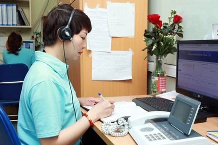 Nhân viên của Tổng đài điện thoại quốc gia bảo vệ trẻ em 111. (Ảnh: nhandan.vn)