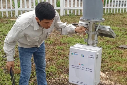 Vận hành và khai thác trạm đo mưa tự động tại Trường Sa