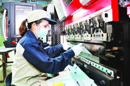 Lao động tại cụm công nghiệp Quất Động, huyện Thường Tín, Hà Nội. (Ảnh: Thu Hà)