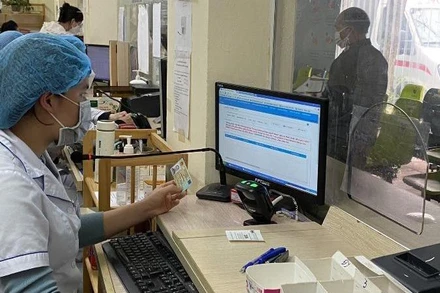 Cơ sở khám, chữa bệnh dùng căn cước công dân gắn chíp trong khám, chữa bệnh bảo hiểm y tế. (Ảnh: VSS)