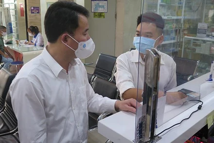 Triển khai ứng dụng công nghệ sinh trắc xác thực vân tay trên căn cước công dân gắn chíp trong khám, chữa bệnh bảo hiểm y tế đem đến nhiều tiện lợi (Ảnh: VSS).