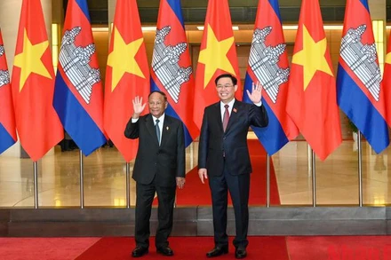 Chủ tịch Quốc hội Vương Đình Huệ tại lễ đón Chủ tịch Quốc hội Campuchia Samdech Heng Samrin. (Ảnh: Duy Linh)