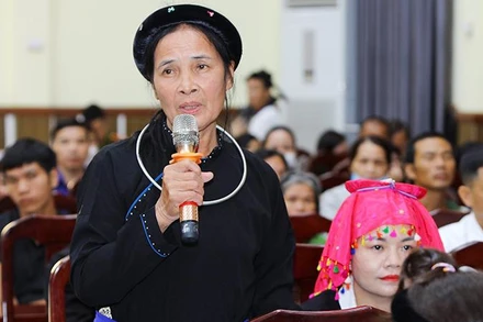 Người dân huyện Phú Lương, tỉnh Thái Nguyên, kiến nghị tại cuộc gặp mặt tiếp xúc đối thoại với Bí thư Tỉnh ủy ngày 12/9/2022 (Ảnh: Mạnh Hùng).