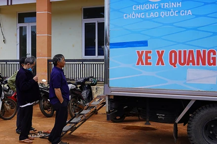 Sàng lọc chủ động để phát hiện lao cho người dân ở xã Ea Ral, huyện Ea H'Leo, Đắk Lắk. (Ảnh: SCDI)