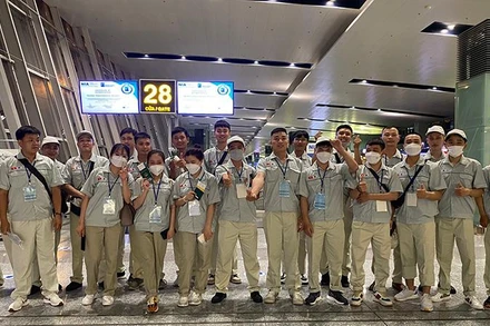 Lao động đi làm việc tại Hàn Quốc (Ảnh minh họa: Colab)